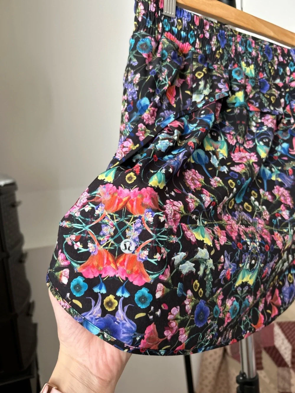 Lululemon Hotty Hot High Rise Skirt 6